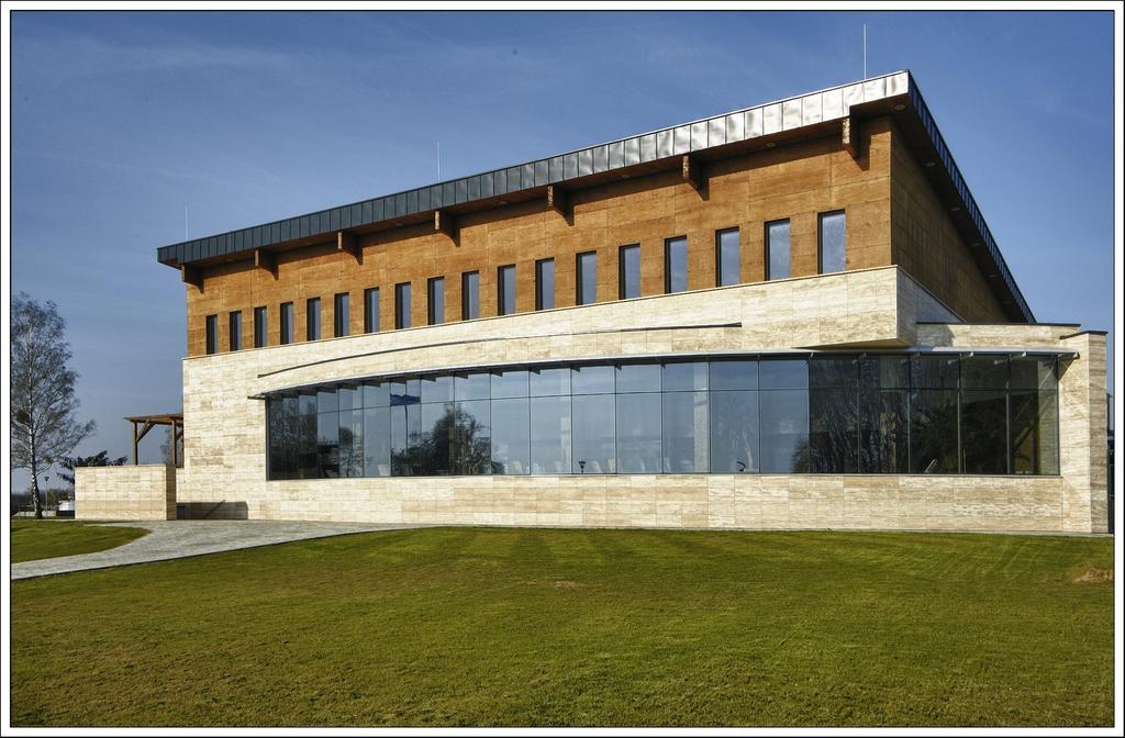 Sárkány Apartman, Sárkány Wellness és Gyógyfürdő Nyírbátor Extérieur photo